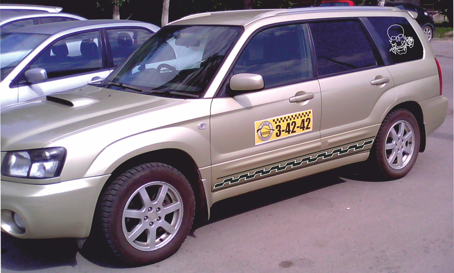 магнитная наклейка на авто subaru