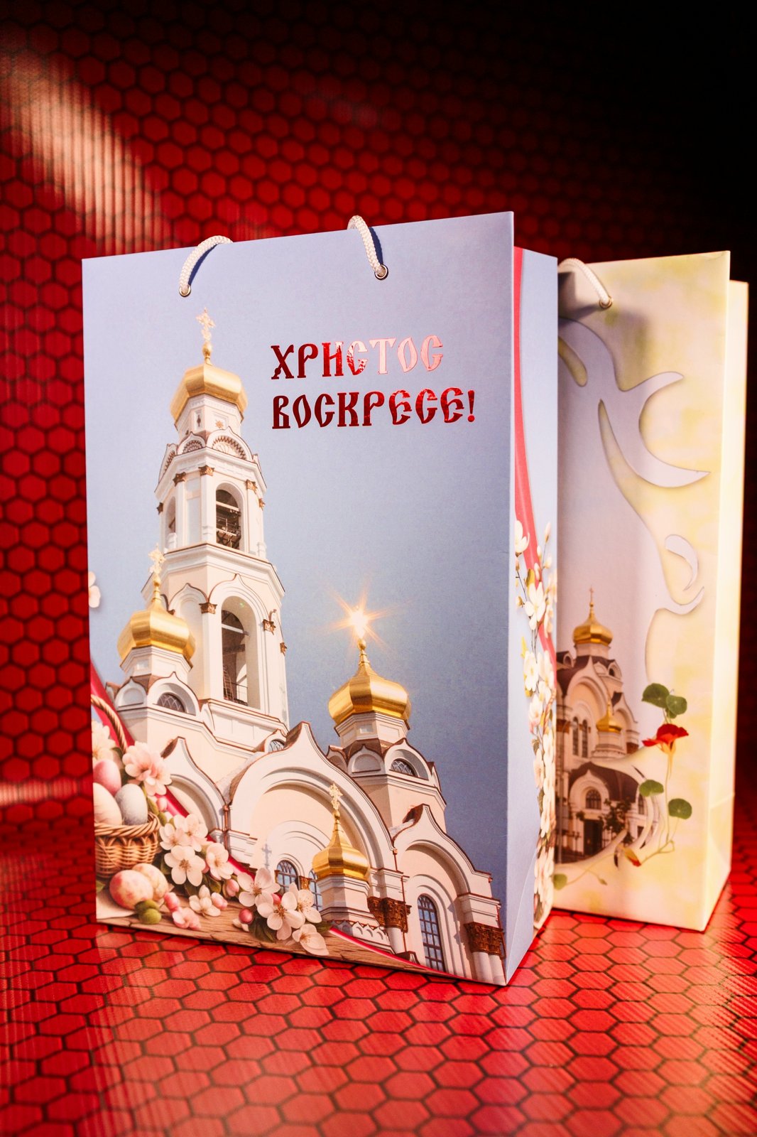 Брендированные пакеты к Пасхе с видом храма и шнуровыми ручками — фото 2